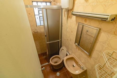 Casa à venda com 200m², 3 quartos e 2 vagas Casa à venda com 200m², 3 quartos e 2 vagasBanheiro de Serviço