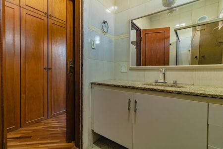 Casa à venda com 200m², 3 quartos e 2 vagas Casa à venda com 200m², 3 quartos e 2 vagasBanheiro da Suíte