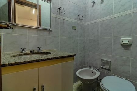 Casa à venda com 200m², 3 quartos e 2 vagas Casa à venda com 200m², 3 quartos e 2 vagasBanheiro Social