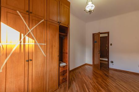 Casa à venda com 200m², 3 quartos e 2 vagas Casa à venda com 200m², 3 quartos e 2 vagasQuarto 2