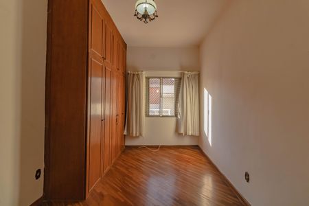 Casa à venda com 200m², 3 quartos e 2 vagas Casa à venda com 200m², 3 quartos e 2 vagasQuarto 1