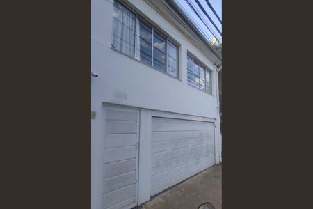 Casa à venda com 200m², 3 quartos e 2 vagas Casa à venda com 200m², 3 quartos e 2 vagasFachada