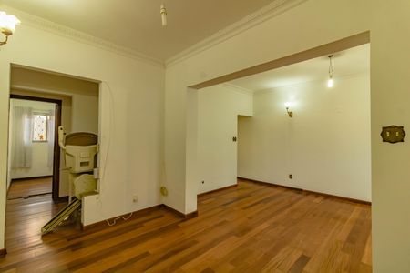 Casa à venda com 200m², 3 quartos e 2 vagas Casa à venda com 200m², 3 quartos e 2 vagasSala