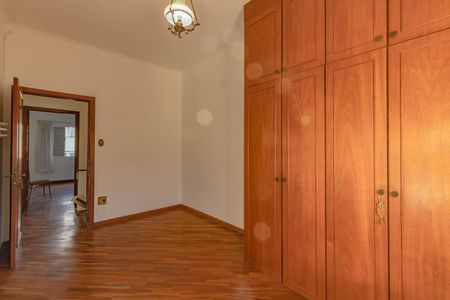 Casa à venda com 200m², 3 quartos e 2 vagas Casa à venda com 200m², 3 quartos e 2 vagasQuarto 1