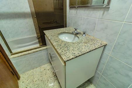 Casa à venda com 200m², 3 quartos e 2 vagas Casa à venda com 200m², 3 quartos e 2 vagasBanheiro Social