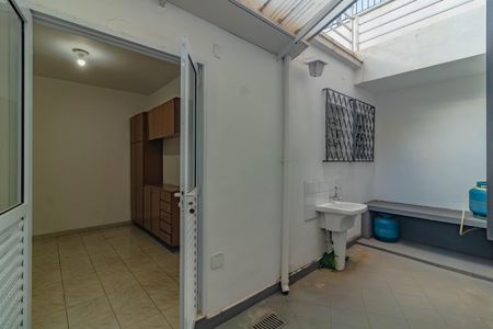 Casa à venda com 200m², 3 quartos e 2 vagas Casa à venda com 200m², 3 quartos e 2 vagasÁrea de Serviço