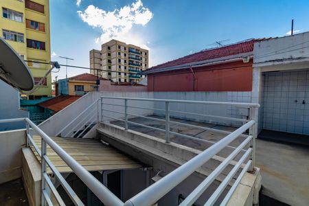 Casa à venda com 200m², 3 quartos e 2 vagas Casa à venda com 200m², 3 quartos e 2 vagasEscada