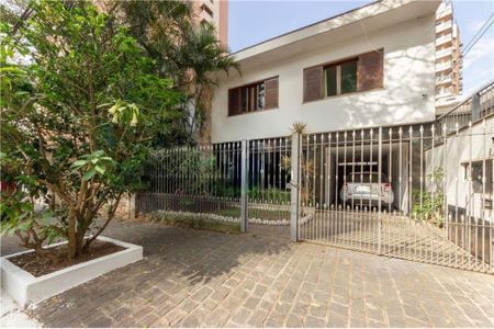 Casa à venda com 232m², 4 quartos e 6 vagas