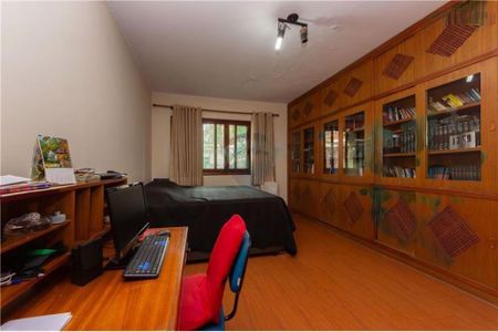 Casa à venda com 232m², 4 quartos e 6 vagas