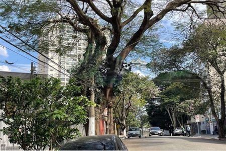 Casa à venda com 232m², 4 quartos e 6 vagas