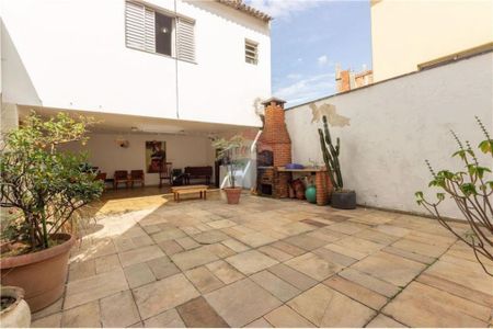 Casa à venda com 232m², 4 quartos e 6 vagas