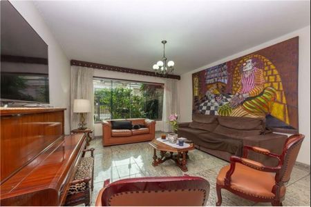 Casa à venda com 232m², 4 quartos e 6 vagas