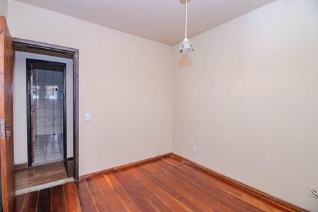 Casa à venda com 181m², 4 quartos e 3 vagas Casa à venda com 181m², 4 quartos e 3 vagasQuarto 3