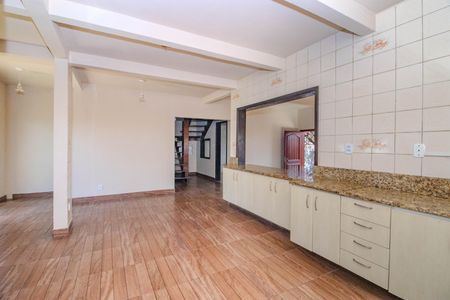 Casa à venda com 181m², 4 quartos e 3 vagas Casa à venda com 181m², 4 quartos e 3 vagasCozinha e Área de Serviço