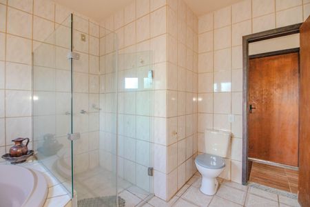 Casa à venda com 181m², 4 quartos e 3 vagas Casa à venda com 181m², 4 quartos e 3 vagasBanheiro da Suíte