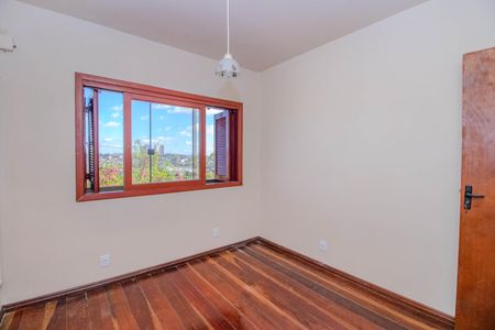 Casa à venda com 181m², 4 quartos e 3 vagas Casa à venda com 181m², 4 quartos e 3 vagasQuarto 3