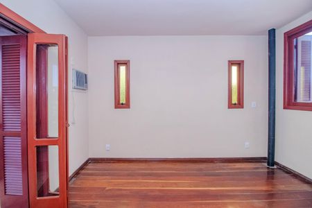 Casa à venda com 181m², 4 quartos e 3 vagas Casa à venda com 181m², 4 quartos e 3 vagasSuíte