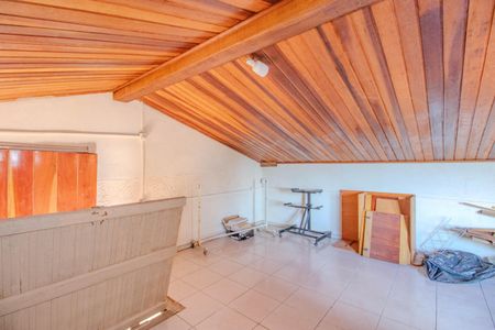 Casa à venda com 181m², 4 quartos e 3 vagas Casa à venda com 181m², 4 quartos e 3 vagasSótão