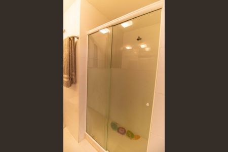 Apartamento à venda com 196m², 3 quartos e 2 vagasBanheiro da Suíte 1