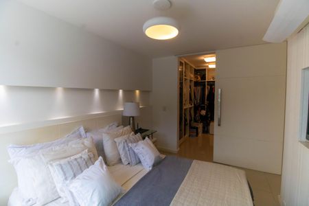 Apartamento à venda com 196m², 3 quartos e 2 vagasSuíte 1