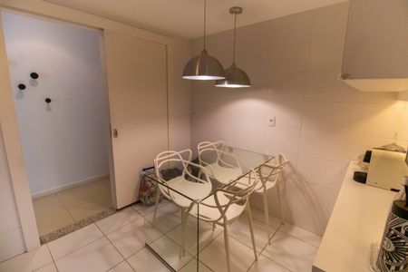 Apartamento à venda com 196m², 3 quartos e 2 vagasCozinha e Área de Serviço