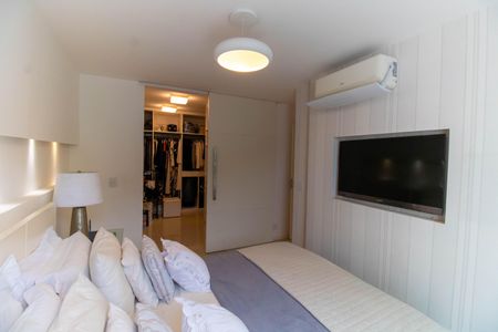 Apartamento à venda com 196m², 3 quartos e 2 vagasSuíte 1