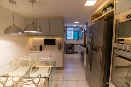 Apartamento à venda com 196m², 3 quartos e 2 vagasCozinha e Área de Serviço