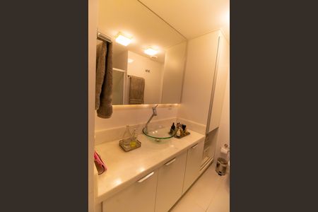 Apartamento à venda com 196m², 3 quartos e 2 vagasBanheiro da Suíte 1