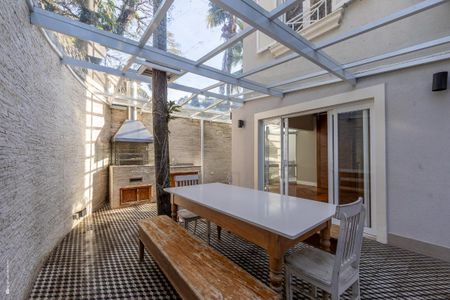 Casa de Condomínio à venda com 4 quartos, 245m² em Jardim Cordeiro, São Paulo