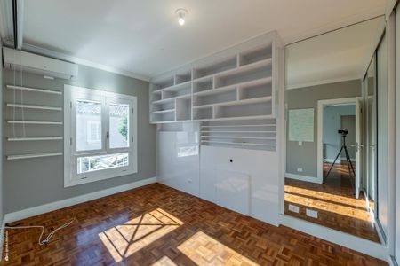 Casa de Condomínio à venda com 4 quartos, 245m² em Jardim Cordeiro, São Paulo