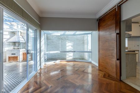 Casa de Condomínio à venda com 4 quartos, 245m² em Jardim Cordeiro, São Paulo