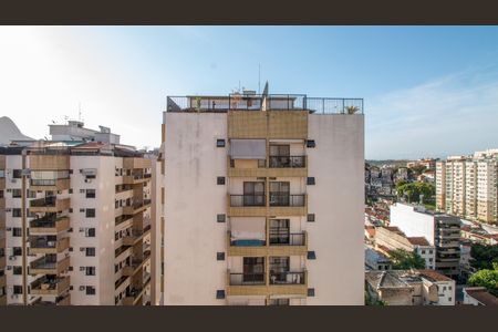 Apartamento à venda com 176m², 3 quartos e 3 vagas Apartamento à venda com 176m², 3 quartos e 3 vagasÁrea de Serviço Vista