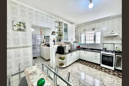 Casa à venda com 288m², 3 quartos e 2 vagas