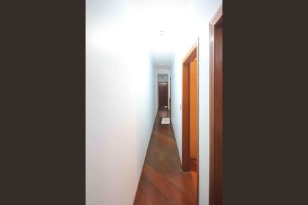 Casa à venda com 129m², 5 quartos e 1 vaga Casa à venda com 129m², 5 quartos e 1 vagaCorredor