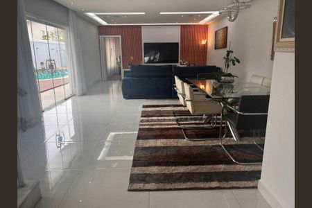 Casa à venda com 390m², 3 quartos e 6 vagas