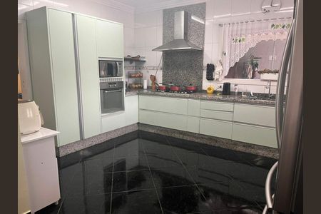 Casa à venda com 390m², 3 quartos e 6 vagas