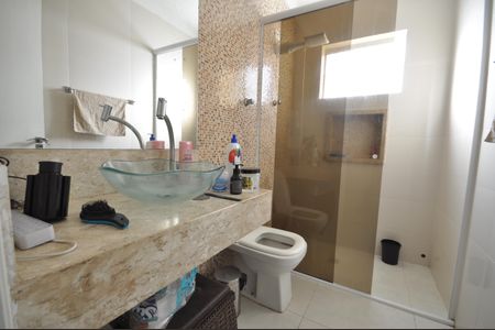 Casa à venda com 135m², 3 quartos e 3 vagasBanheiro Social