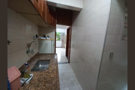 Cozinha de apartamento para alugar com 1 quarto, 34m² em Centro, São Vicente