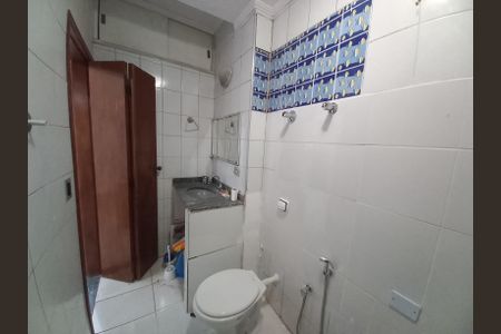 Banheiro de apartamento para alugar com 1 quarto, 34m² em Centro, São Vicente