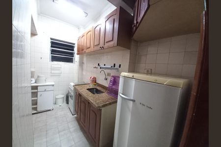 Cozinha de apartamento para alugar com 1 quarto, 34m² em Centro, São Vicente