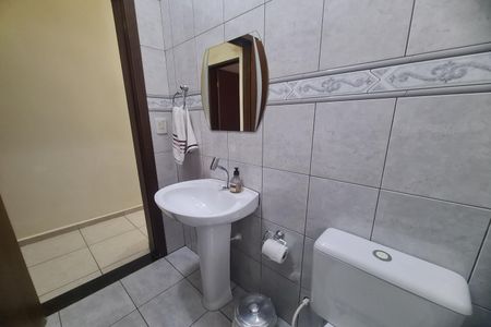 Casa à venda com 180m², 3 quartos e 2 vagas Casa à venda com 180m², 3 quartos e 2 vagasBanheiro Social