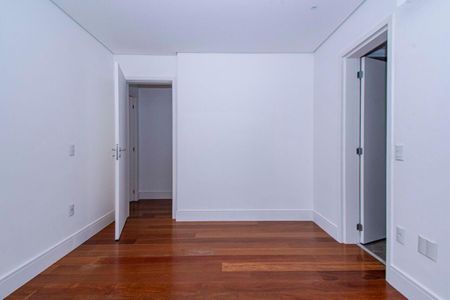 Apartamento à venda com 241m², 4 quartos e 3 vagas