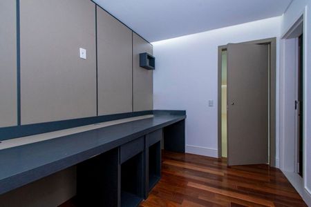 Apartamento à venda com 241m², 4 quartos e 3 vagas