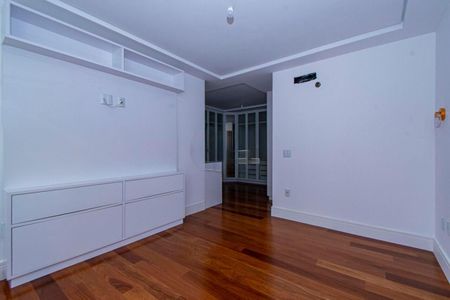 Apartamento à venda com 241m², 4 quartos e 3 vagas