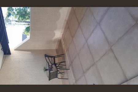 Casa à venda com 105m², 3 quartos e 2 vagas