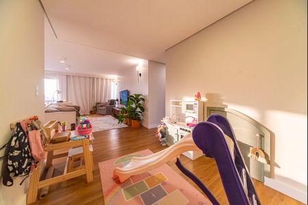 Apartamento à venda com 199m², 4 quartos e 2 vagas Apartamento à venda com 199m², 4 quartos e 2 vagasSala 2