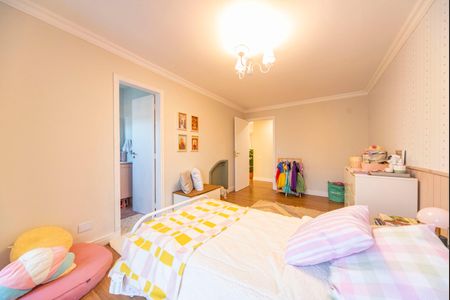 Apartamento à venda com 199m², 4 quartos e 2 vagas Apartamento à venda com 199m², 4 quartos e 2 vagasSuíte 2