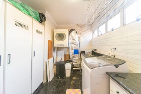 Apartamento à venda com 199m², 4 quartos e 2 vagas Apartamento à venda com 199m², 4 quartos e 2 vagasÁrea de Serviço