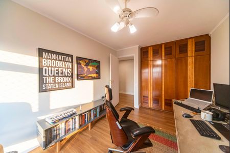 Apartamento à venda com 199m², 4 quartos e 2 vagas Apartamento à venda com 199m², 4 quartos e 2 vagasQuarto 1