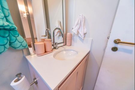 Apartamento à venda com 199m², 4 quartos e 2 vagas Apartamento à venda com 199m², 4 quartos e 2 vagasBanheiro Suíte 2